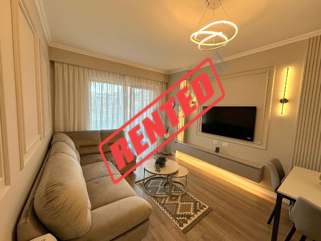 Apartament modern 2+1 me qira ne rrugen Besim Imami ne zonen e Myslym Shyrit ne Tirane.
Eshte e poz